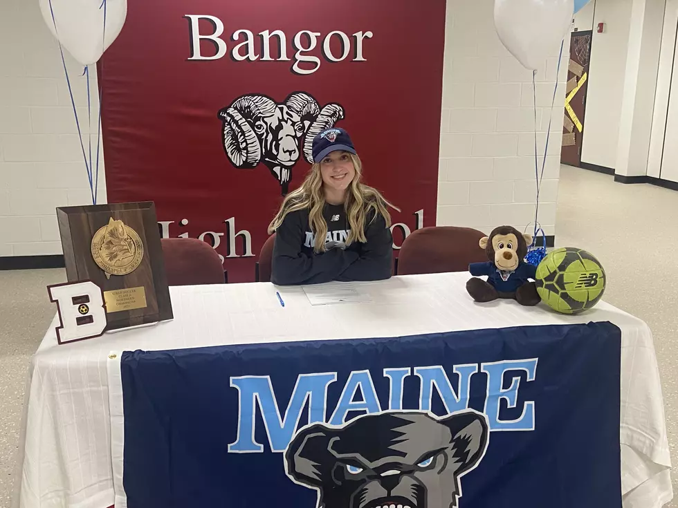 Olivia Scott Signing November 9, 2023 Photo Chris Popepr